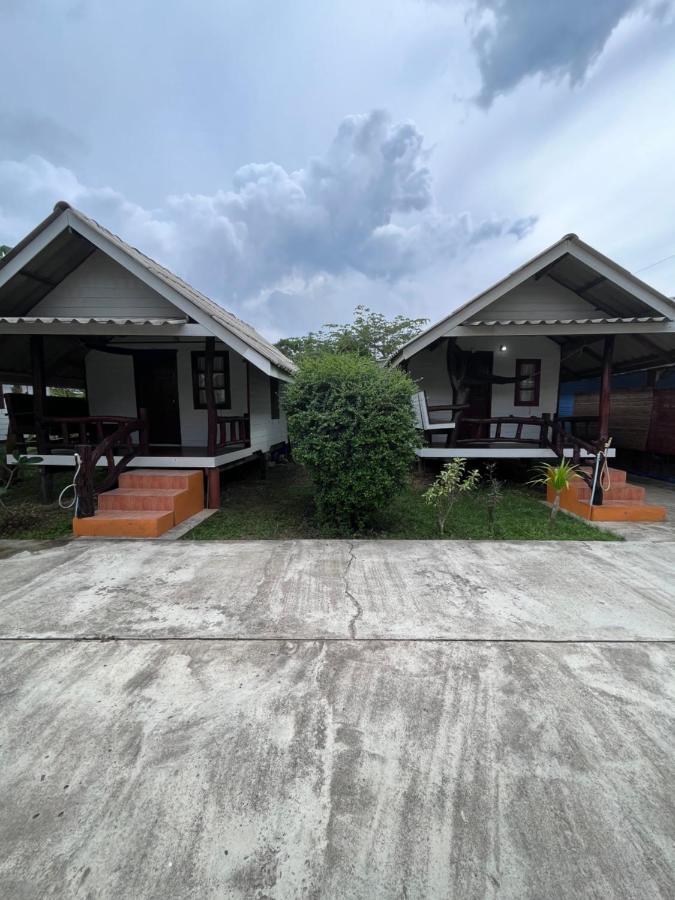 Pyramid Bungalow Hotel Ban Laem Sai Екстериор снимка